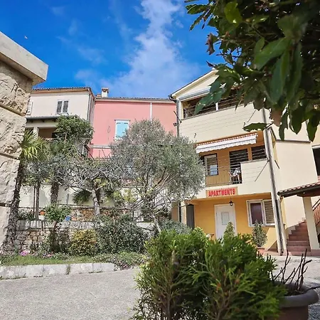 Apartment In I *