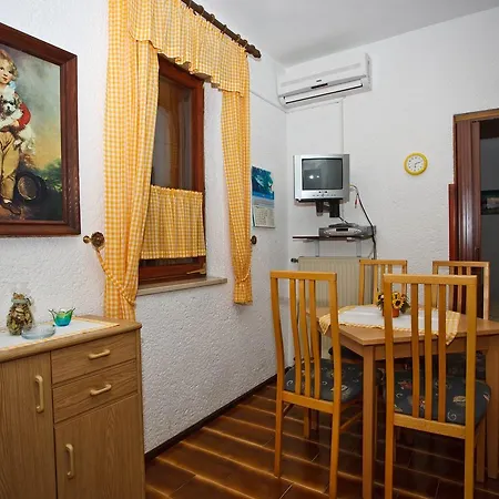 Apartment In I *